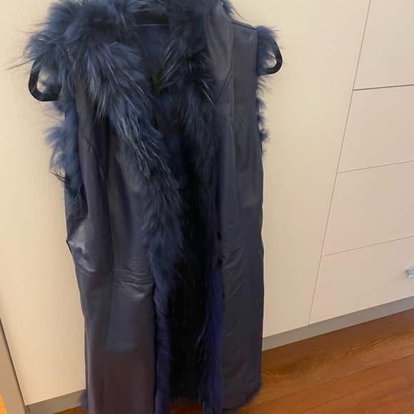 🔥SEND OFFERS🔥 BLUE reversible real fur and leather long vest​​ - Picture 4 of 10